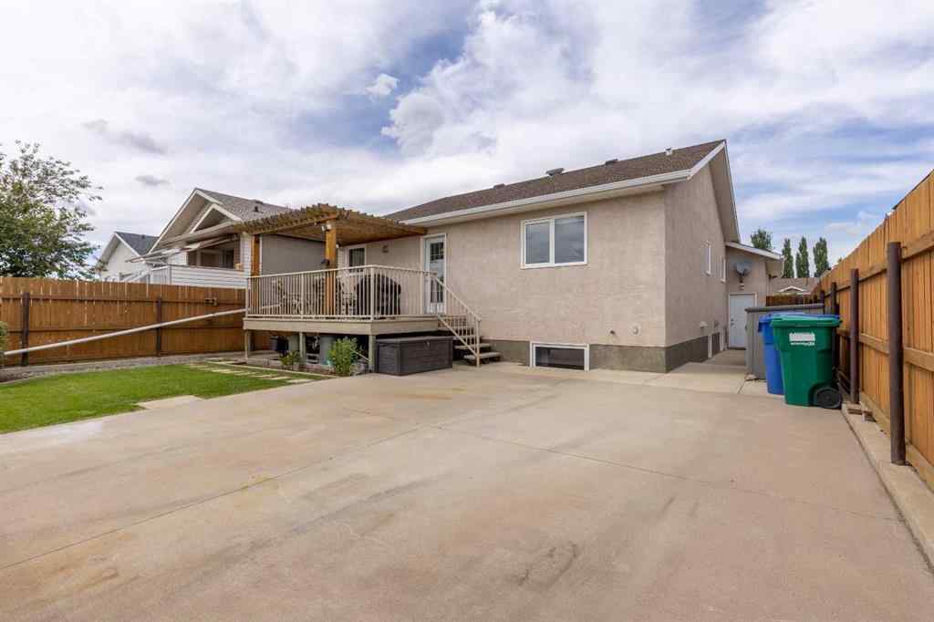 MLS® A2246261 - 389 Kodiak Boulevard N in Uplands Lethbridge, Residential