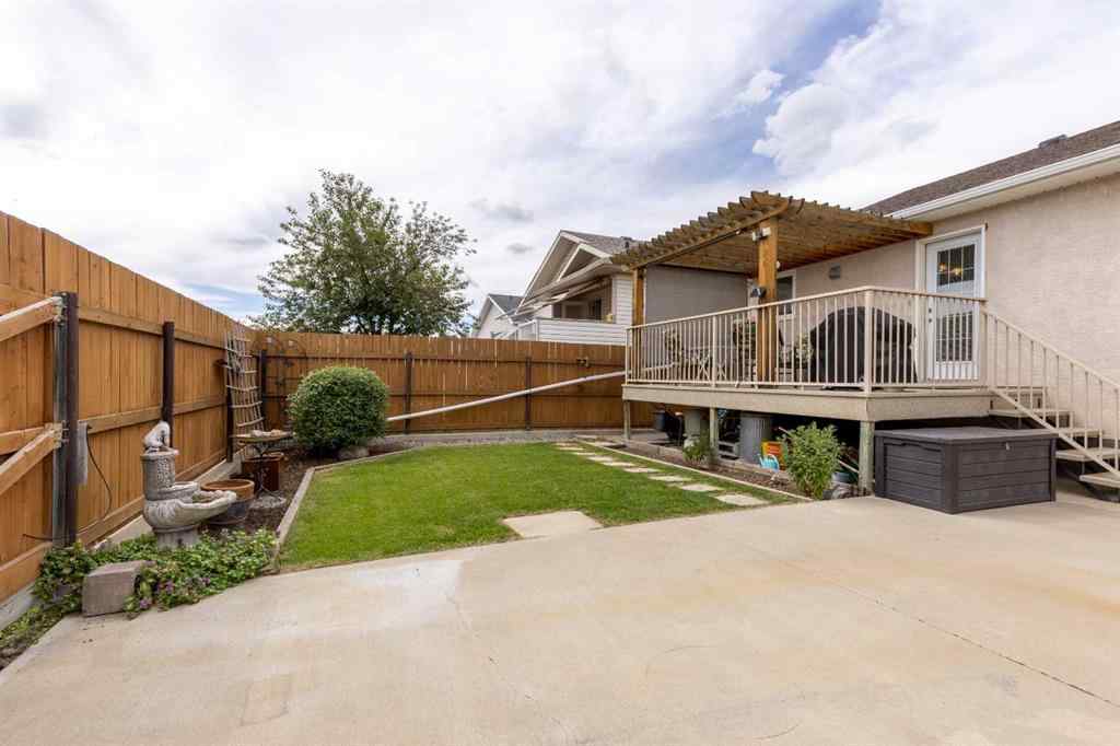 MLS® A2246261 - 389 Kodiak Boulevard N in Uplands Lethbridge, Residential