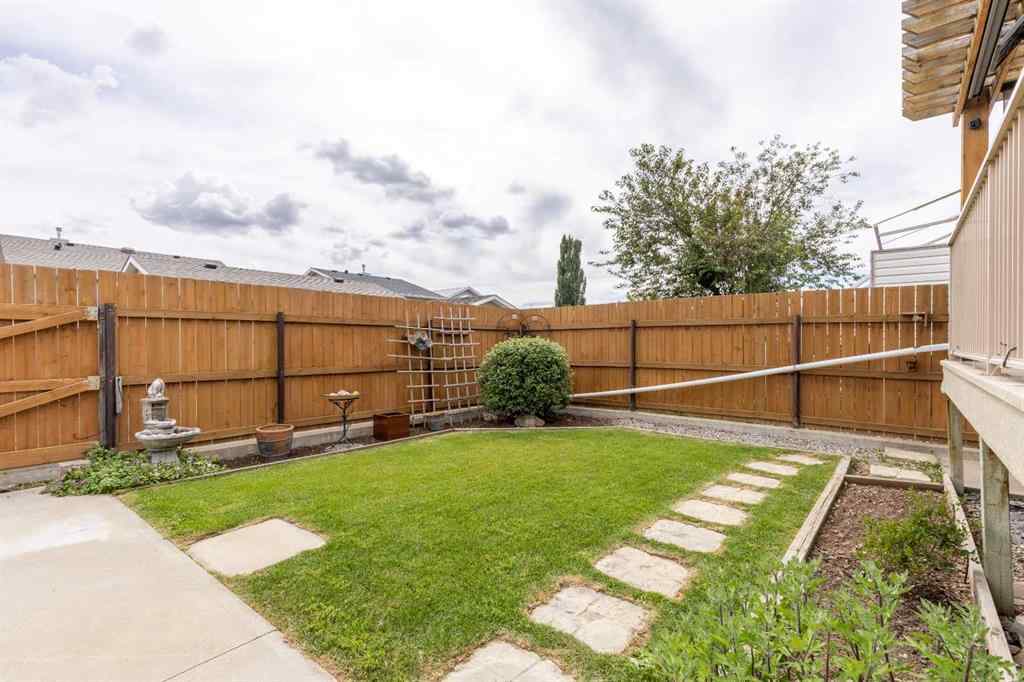 MLS® A2246261 - 389 Kodiak Boulevard N in Uplands Lethbridge, Residential