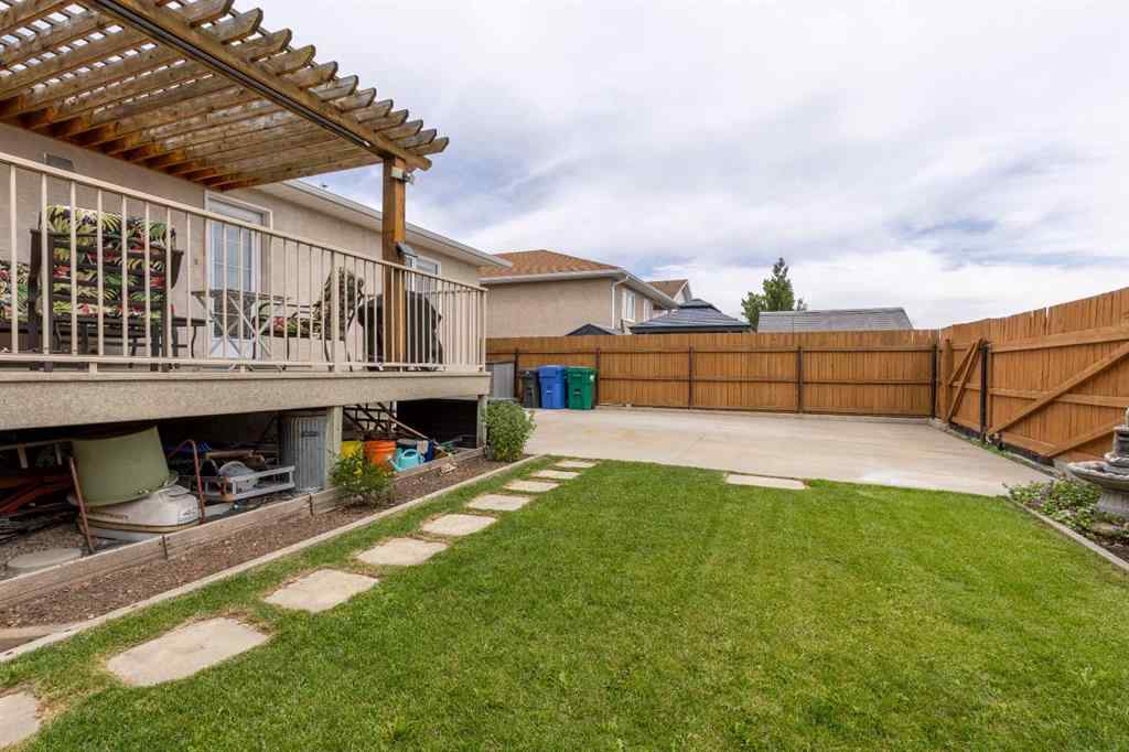 MLS® A2246261 - 389 Kodiak Boulevard N in Uplands Lethbridge, Residential