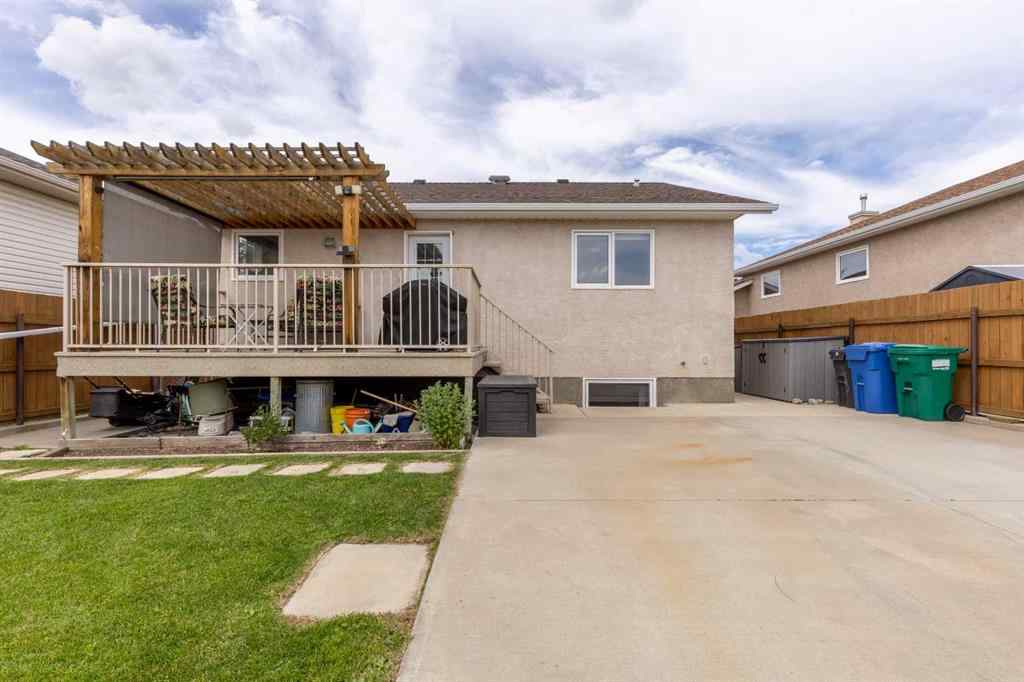 MLS® A2246261 - 389 Kodiak Boulevard N in Uplands Lethbridge, Residential