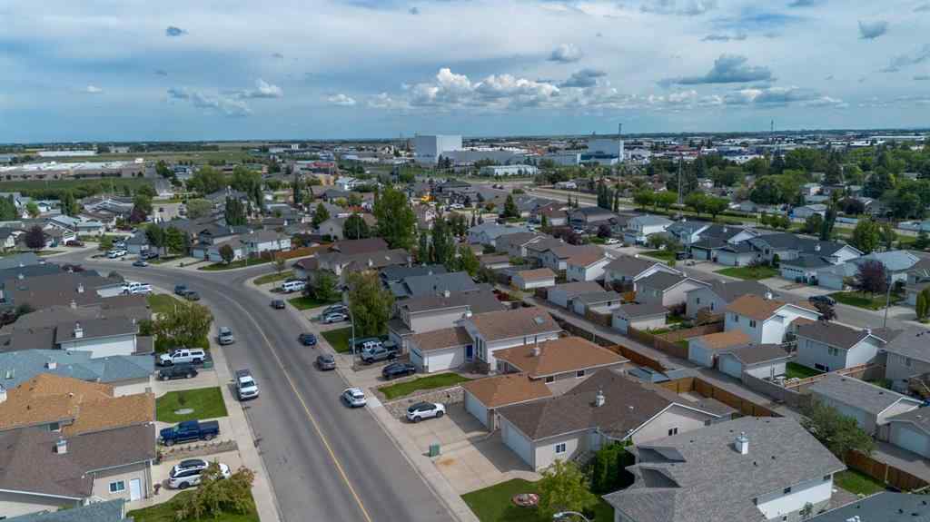 MLS® A2246261 - 389 Kodiak Boulevard N in Uplands Lethbridge, Residential