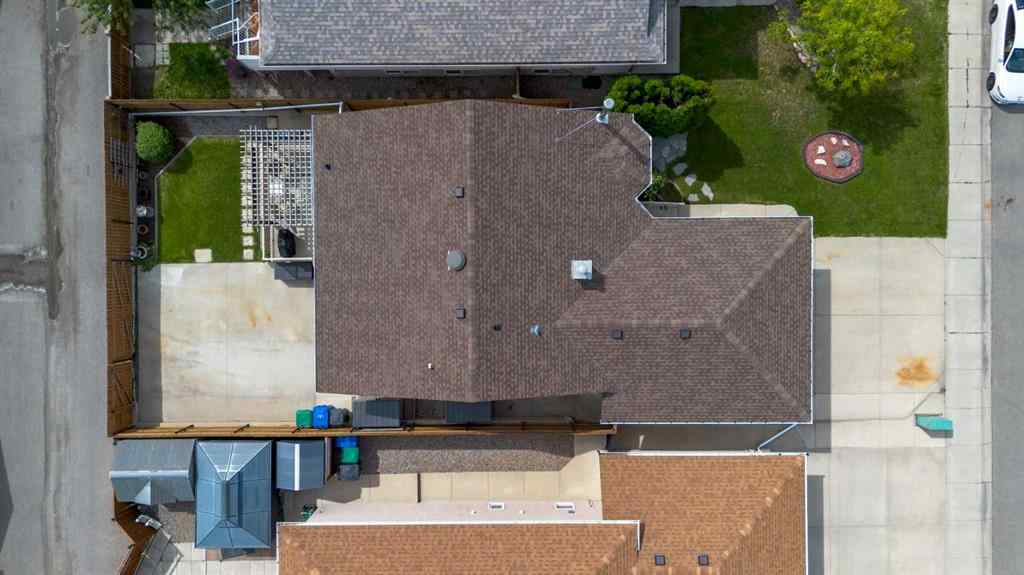 MLS® A2246261 - 389 Kodiak Boulevard N in Uplands Lethbridge, Residential