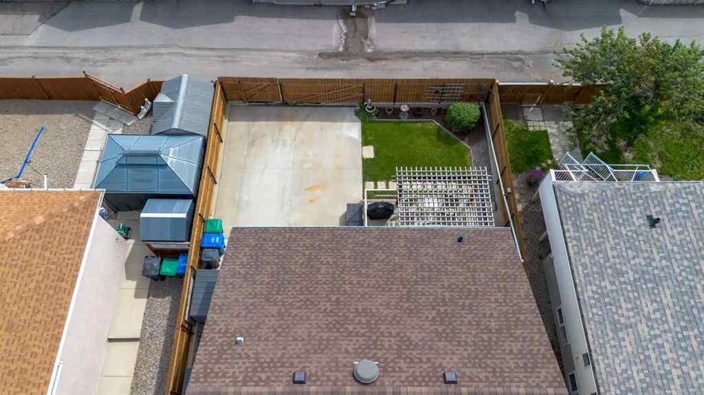 MLS® A2246261 - 389 Kodiak Boulevard N in Uplands Lethbridge, Residential
