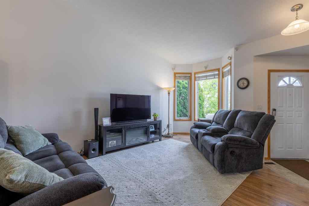 MLS® A2246261 - 389 Kodiak Boulevard N in Uplands Lethbridge, Residential