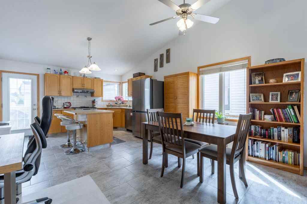 MLS® A2246261 - 389 Kodiak Boulevard N in Uplands Lethbridge, Residential