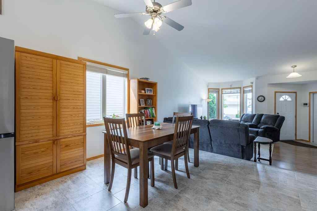 MLS® A2246261 - 389 Kodiak Boulevard N in Uplands Lethbridge, Residential