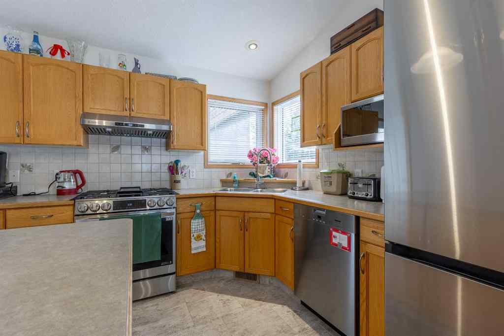 MLS® A2246261 - 389 Kodiak Boulevard N in Uplands Lethbridge, Residential