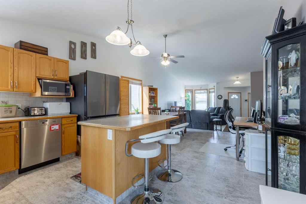 MLS® A2246261 - 389 Kodiak Boulevard N in Uplands Lethbridge, Residential