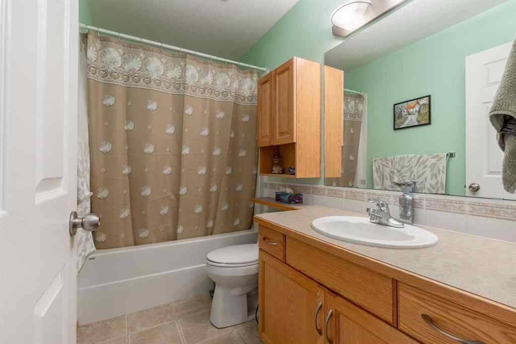 MLS® A2246261 - 389 Kodiak Boulevard N in Uplands Lethbridge, Residential