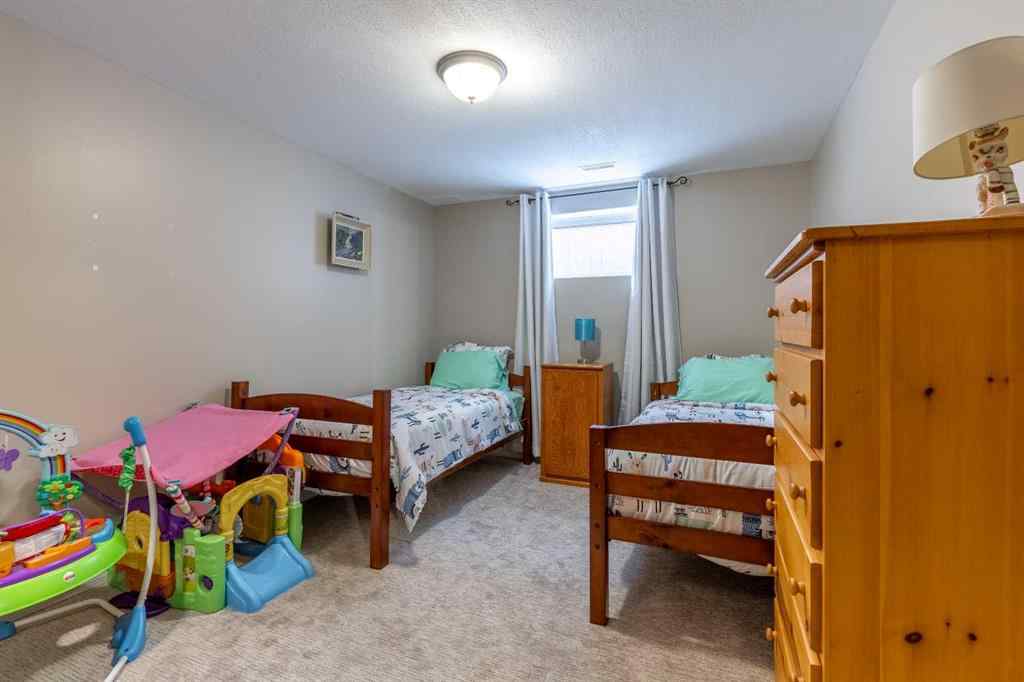 MLS® A2246261 - 389 Kodiak Boulevard N in Uplands Lethbridge, Residential