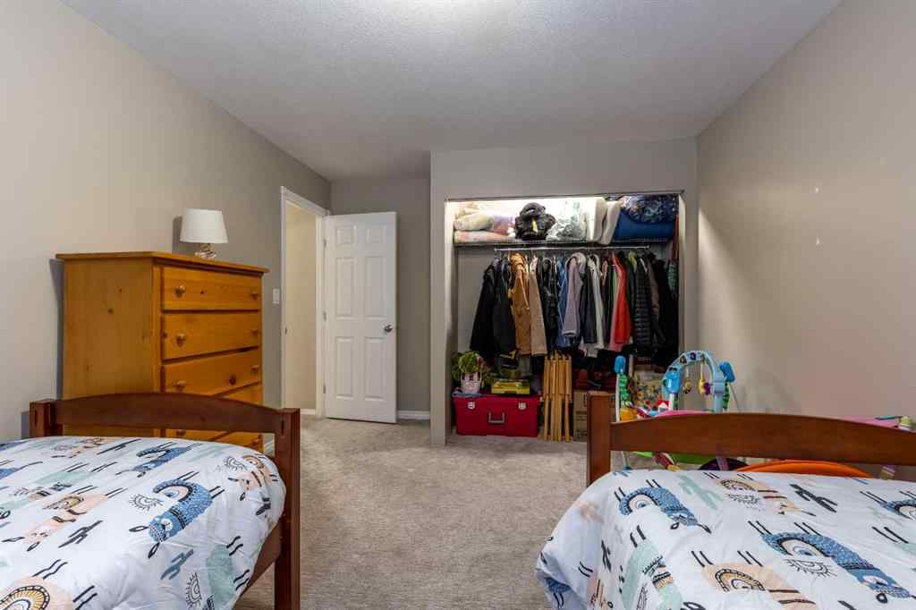 MLS® A2246261 - 389 Kodiak Boulevard N in Uplands Lethbridge, Residential