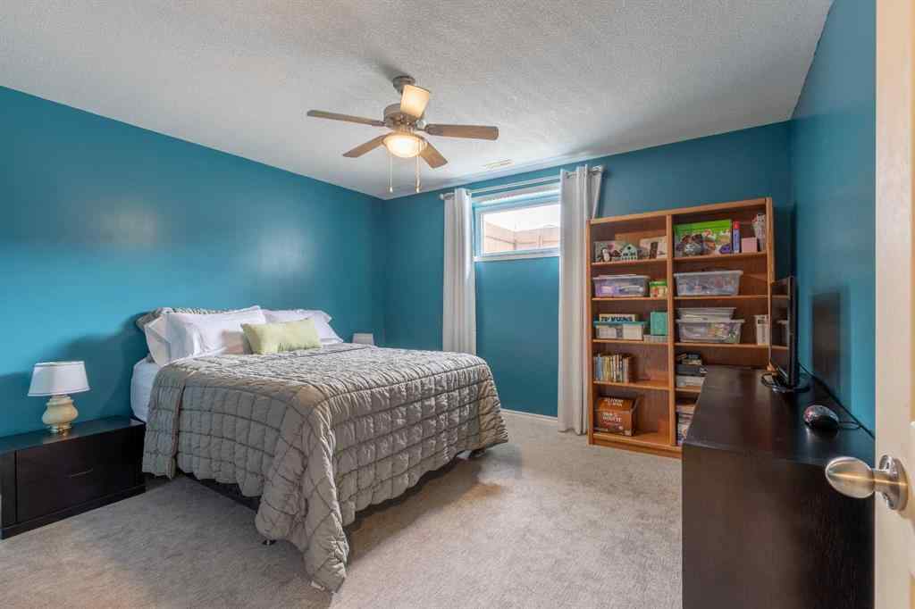 MLS® A2246261 - 389 Kodiak Boulevard N in Uplands Lethbridge, Residential