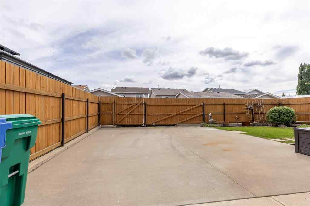 MLS® A2246261 - 389 Kodiak Boulevard N in Uplands Lethbridge, Residential