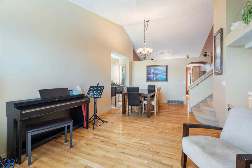 MLS® A2246277 - 113 Sierra Vista Terrace SW in Signal Hill Calgary, Residential