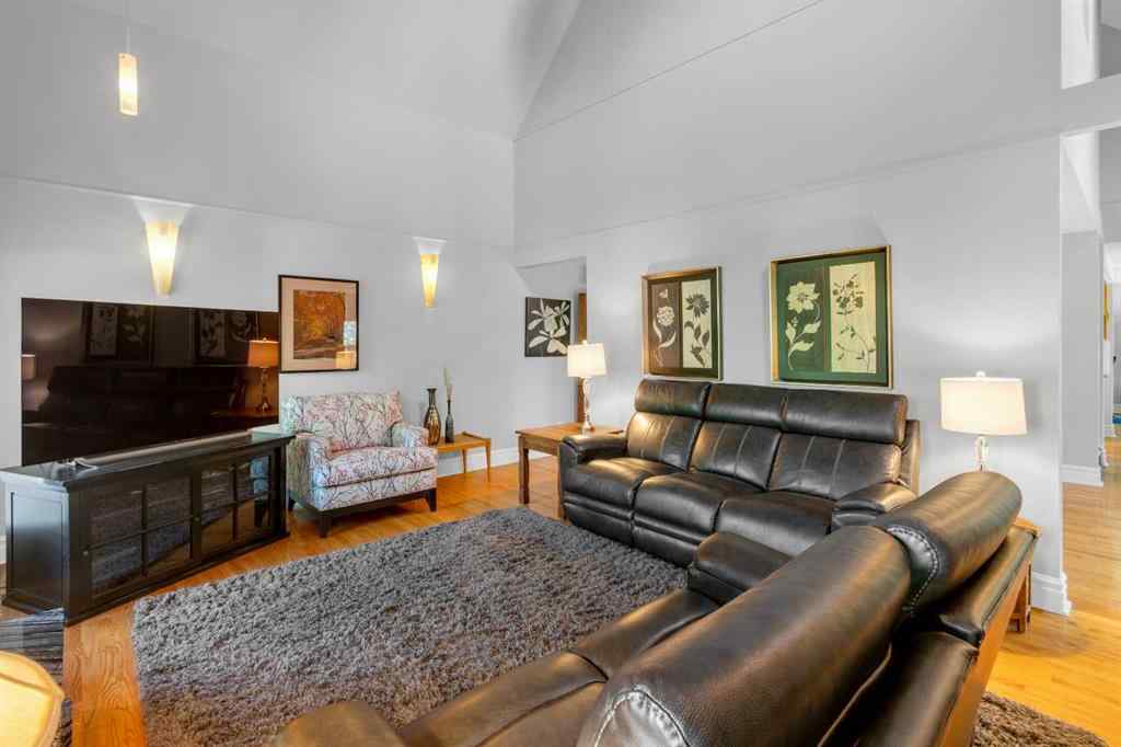 MLS® A2246293 - 1314 Gladstone Road NW in Hillhurst Calgary, Residential