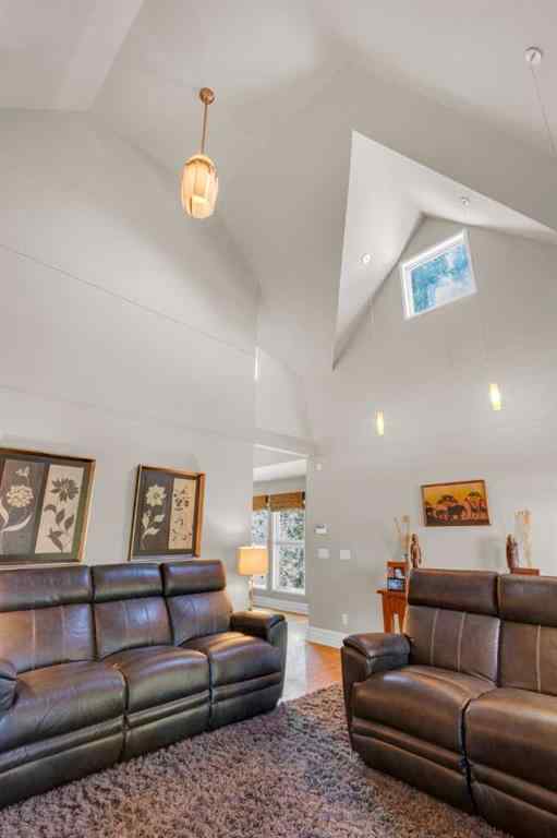 MLS® A2246293 - 1314 Gladstone Road NW in Hillhurst Calgary, Residential