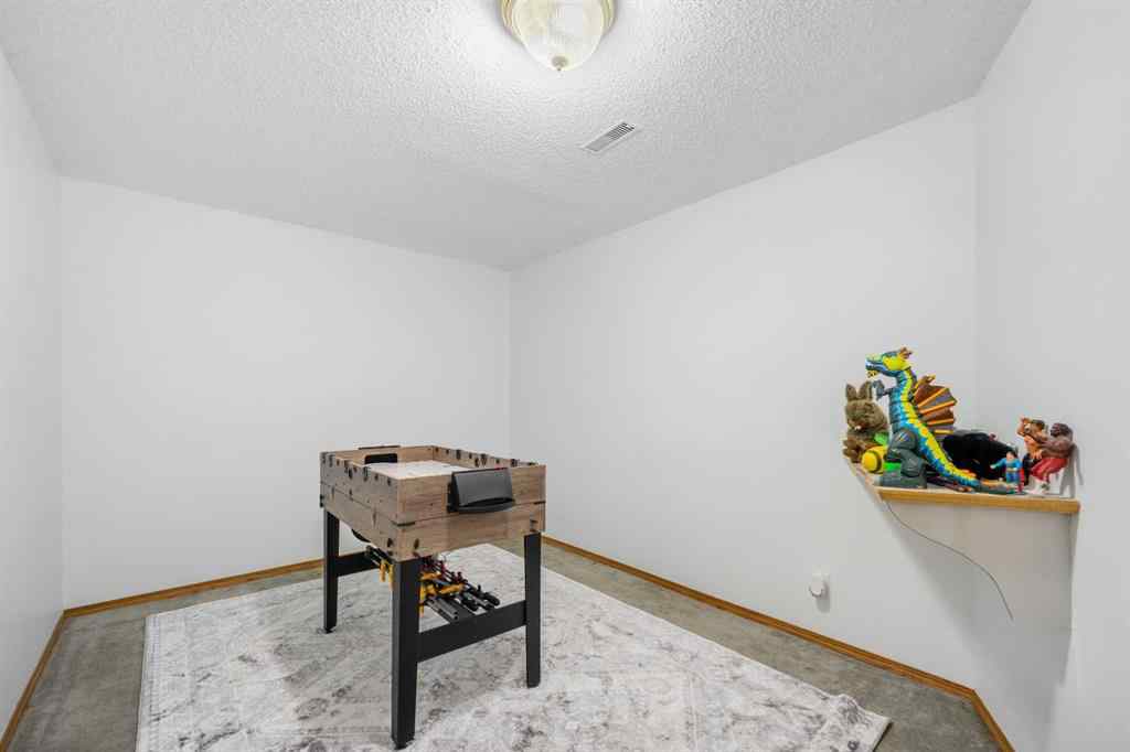 MLS® A2246357 - 232 Templeside Circle NE in Temple Calgary, Residential