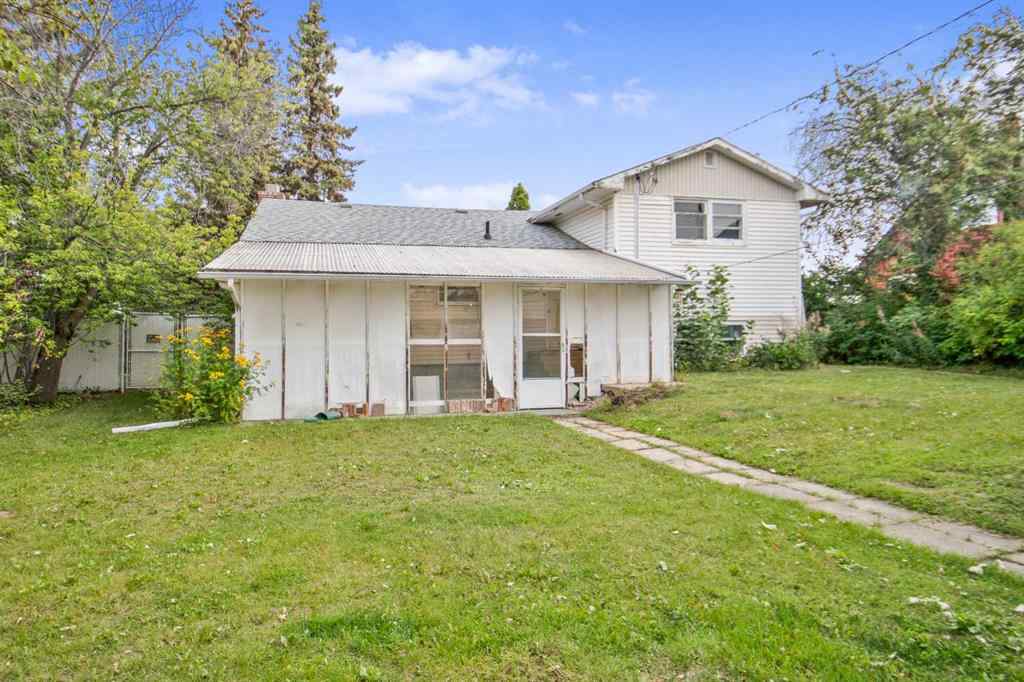 MLS® A2246372 - 10007 92 Avenue  in Swanavon Grande Prairie, Residential