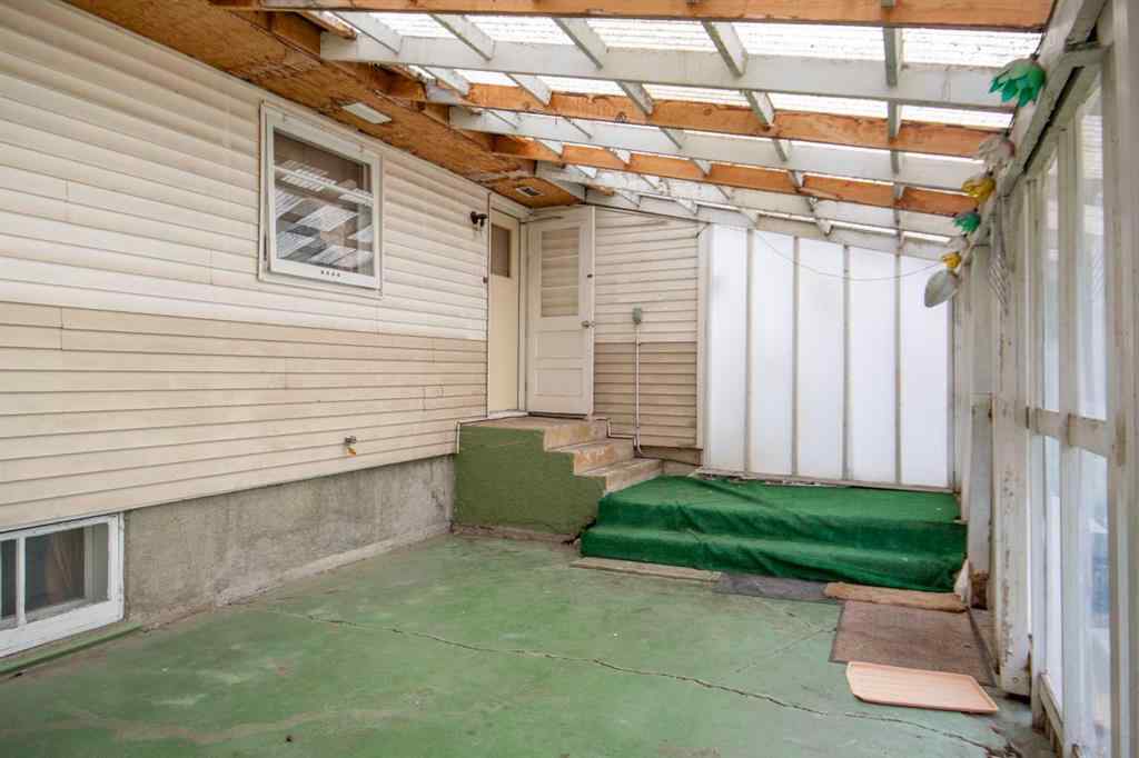 MLS® A2246372 - 10007 92 Avenue  in Swanavon Grande Prairie, Residential