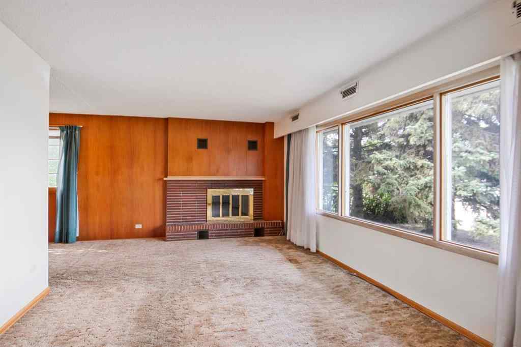 MLS® A2246372 - 10007 92 Avenue  in Swanavon Grande Prairie, Residential