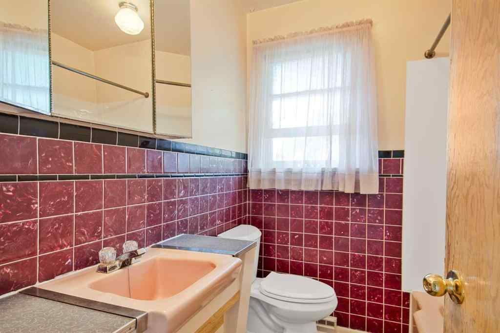 MLS® A2246372 - 10007 92 Avenue  in Swanavon Grande Prairie, Residential