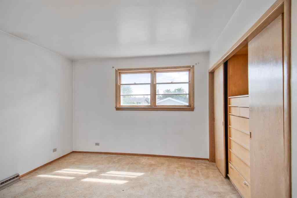 MLS® A2246372 - 10007 92 Avenue  in Swanavon Grande Prairie, Residential