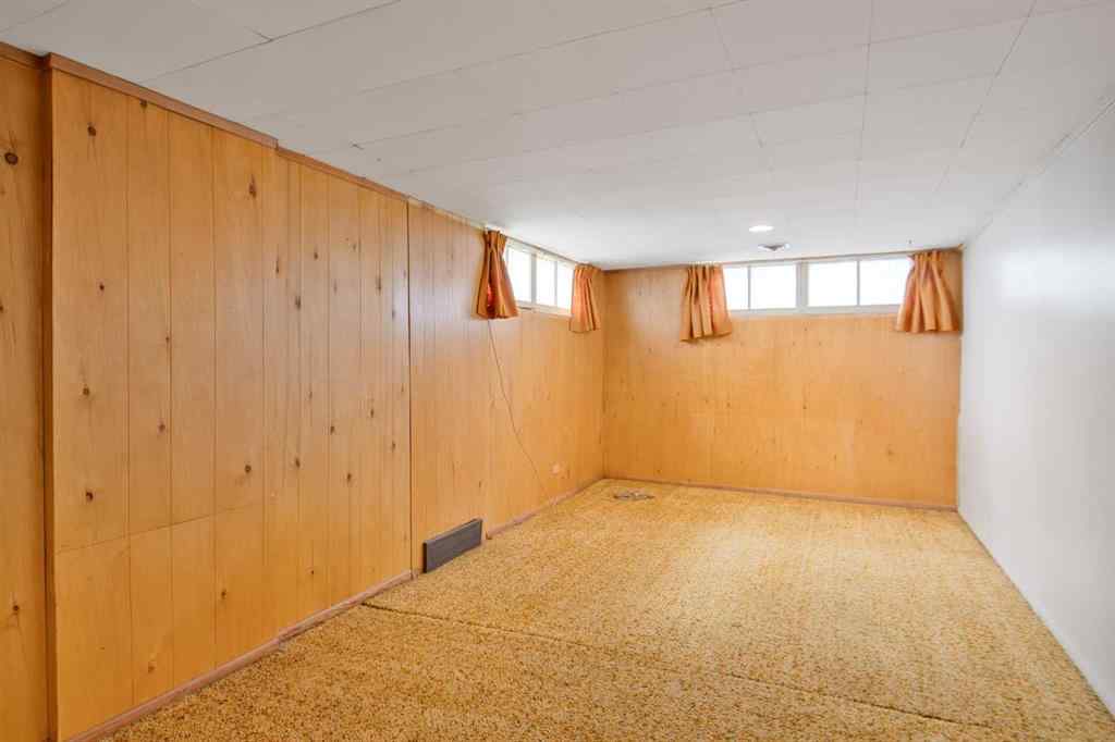 MLS® A2246372 - 10007 92 Avenue  in Swanavon Grande Prairie, Residential