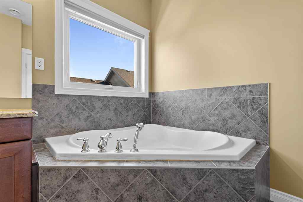 MLS® A2246375 - 1707 56 Avenue  in College Park Lloydminster, Residential