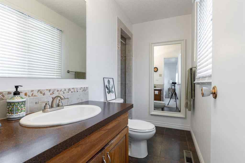 MLS® A2246386 - 2230 41 Street S in Redwood Lethbridge, Residential