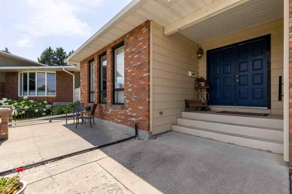MLS® A2246386 - 2230 41 Street S in Redwood Lethbridge, Residential