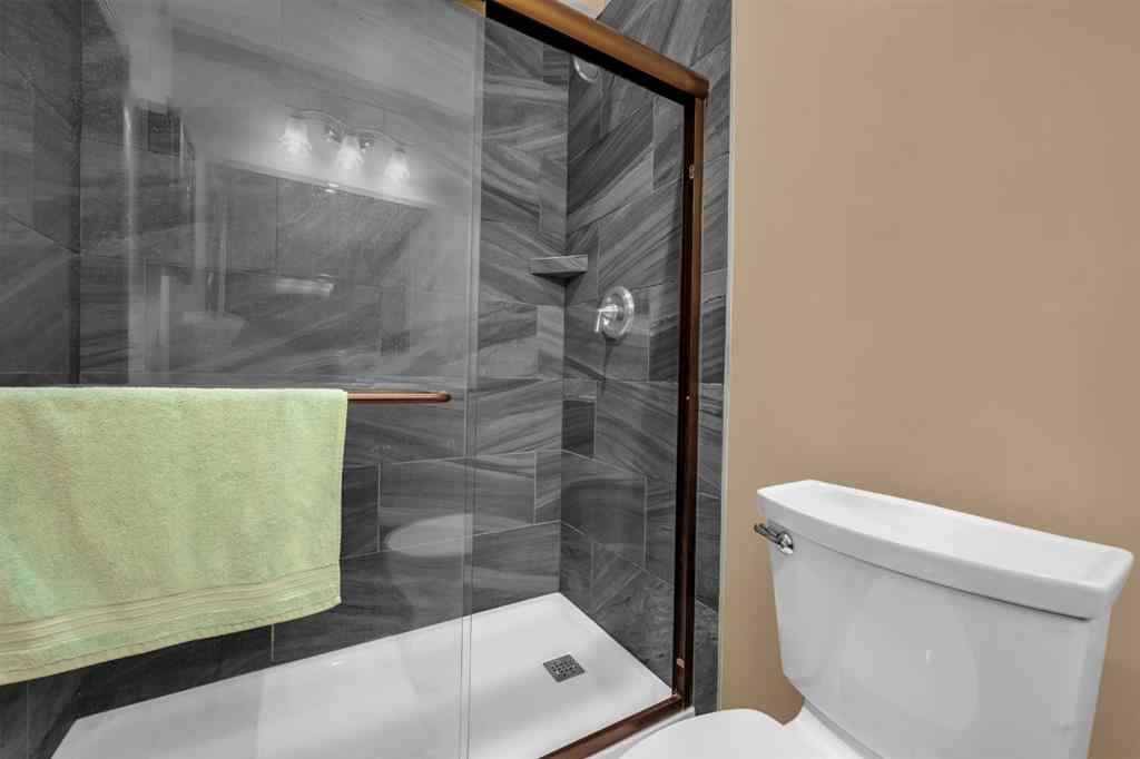 MLS® A2246423 - 1011 Kings Heights Road SE in Kings Heights Airdrie, Residential