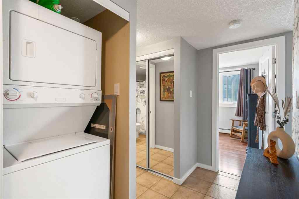MLS® A2246437 - Unit #404 429 14 Street NW in Hillhurst Calgary, Residential