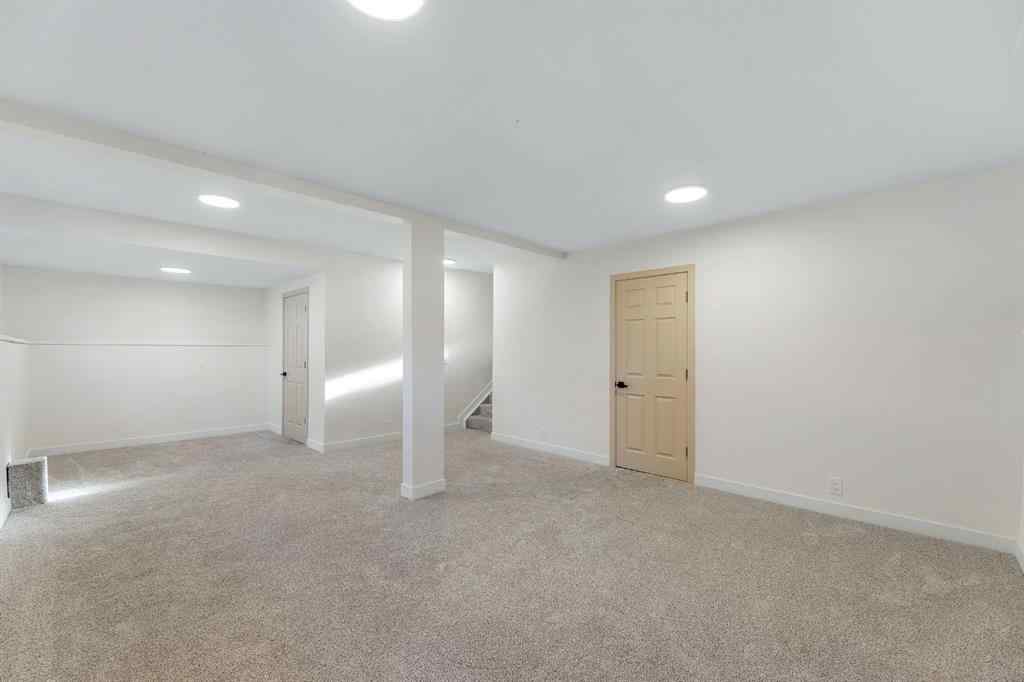MLS® A2246441 - 212 Midlawn Close SE in Midnapore Calgary, Residential