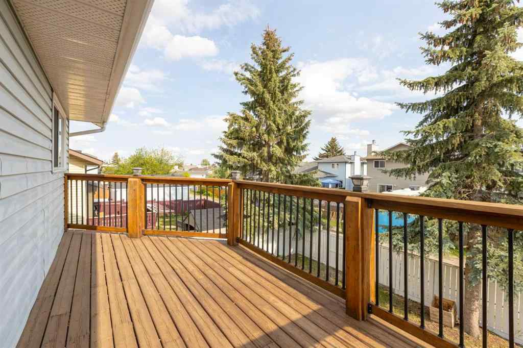 MLS® A2246456 - 30 Pasadena Gardens NE in Monterey Park Calgary, Residential