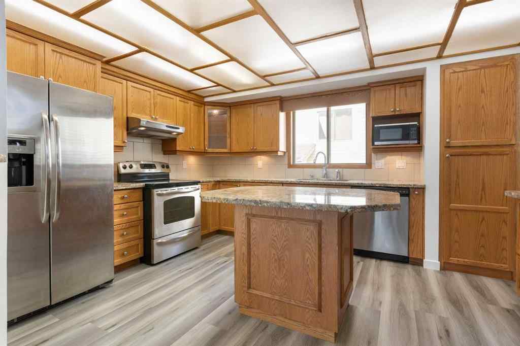 MLS® A2246456 - 30 Pasadena Gardens NE in Monterey Park Calgary, Residential