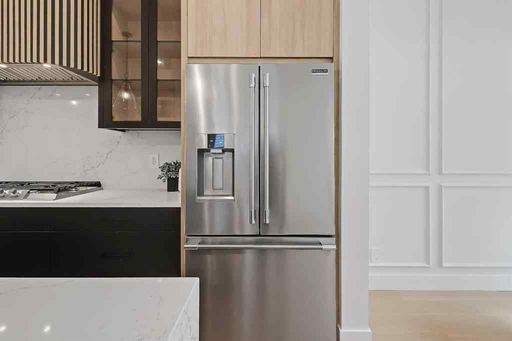 MLS® A2246484 - 646 25 Avenue NW in Mount Pleasant Calgary, Residential
