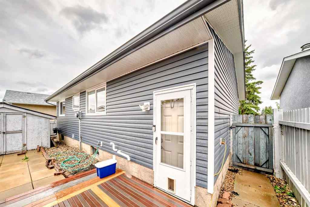 MLS® A2246498 - 724 Pinecliff Road NE in Pineridge Calgary, Residential