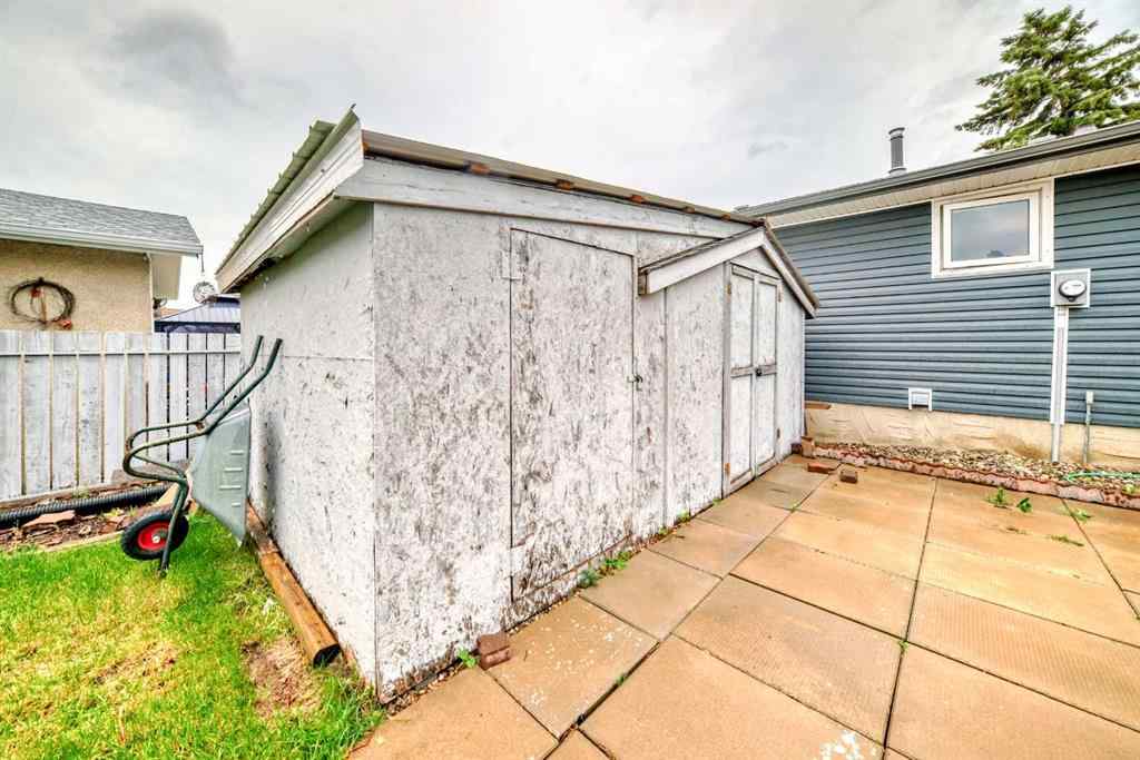 MLS® A2246498 - 724 Pinecliff Road NE in Pineridge Calgary, Residential
