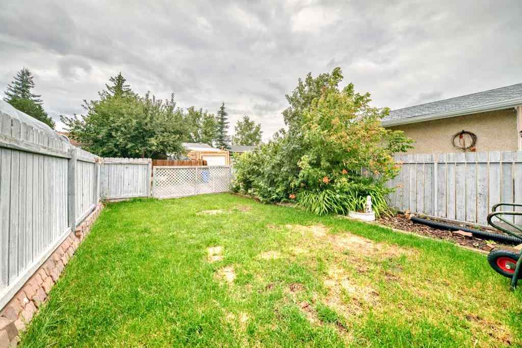 MLS® A2246498 - 724 Pinecliff Road NE in Pineridge Calgary, Residential