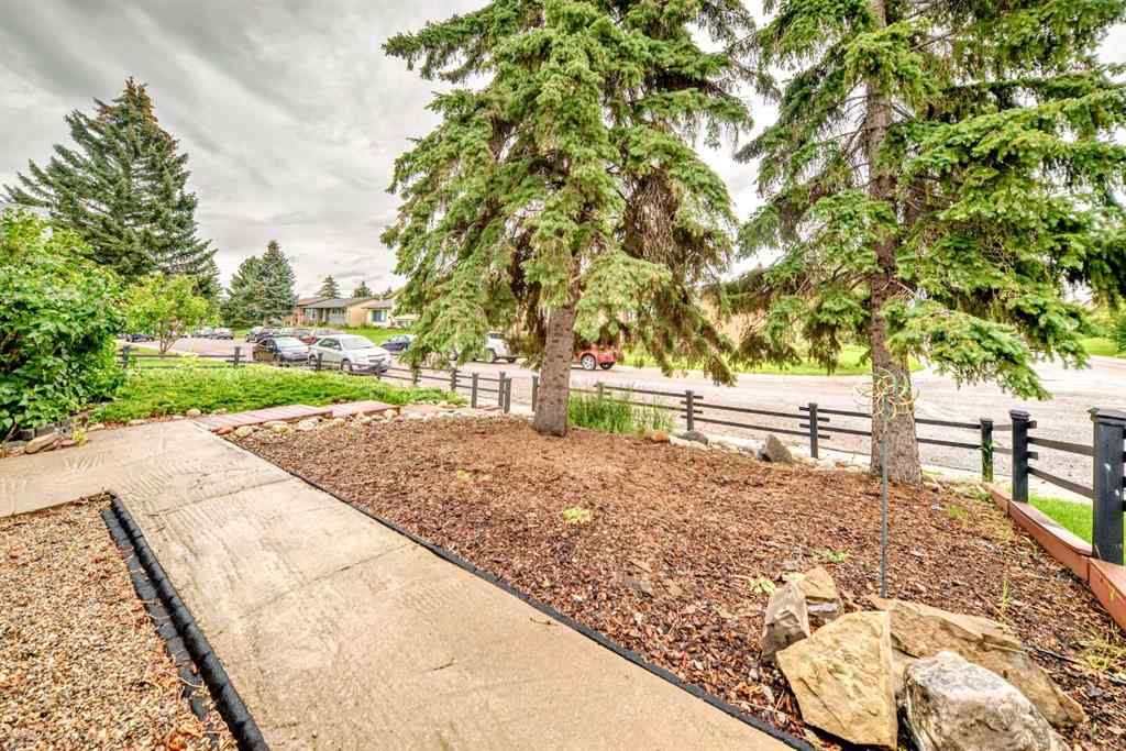 MLS® A2246498 - 724 Pinecliff Road NE in Pineridge Calgary, Residential