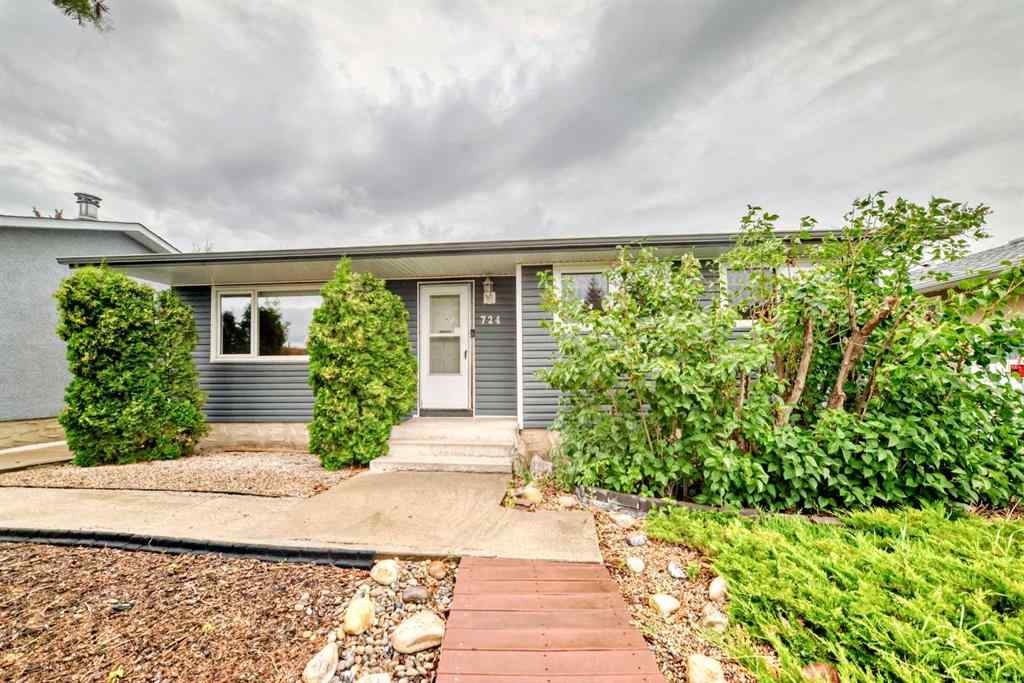 MLS® A2246498 - 724 Pinecliff Road NE in Pineridge Calgary, Residential