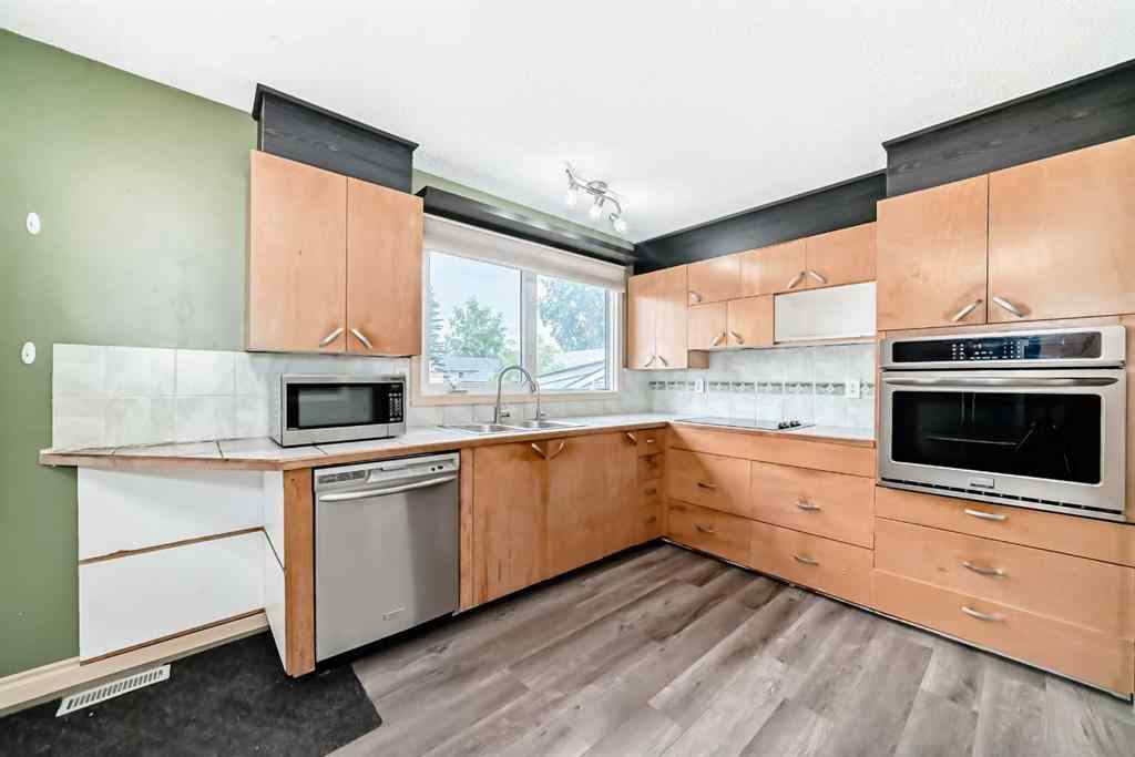 MLS® A2246498 - 724 Pinecliff Road NE in Pineridge Calgary, Residential