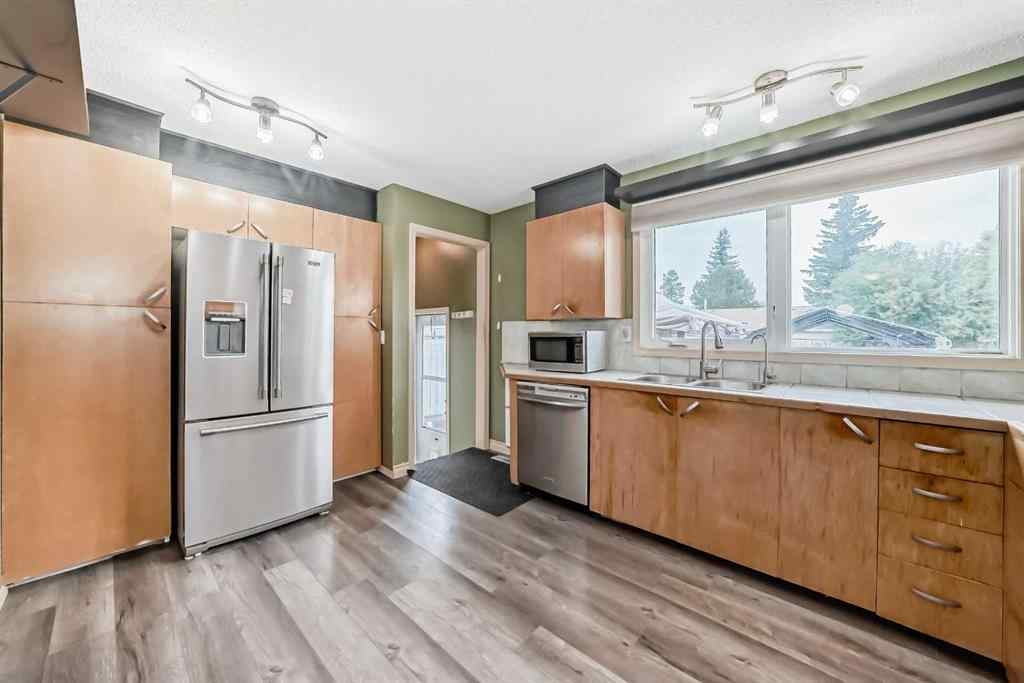 MLS® A2246498 - 724 Pinecliff Road NE in Pineridge Calgary, Residential