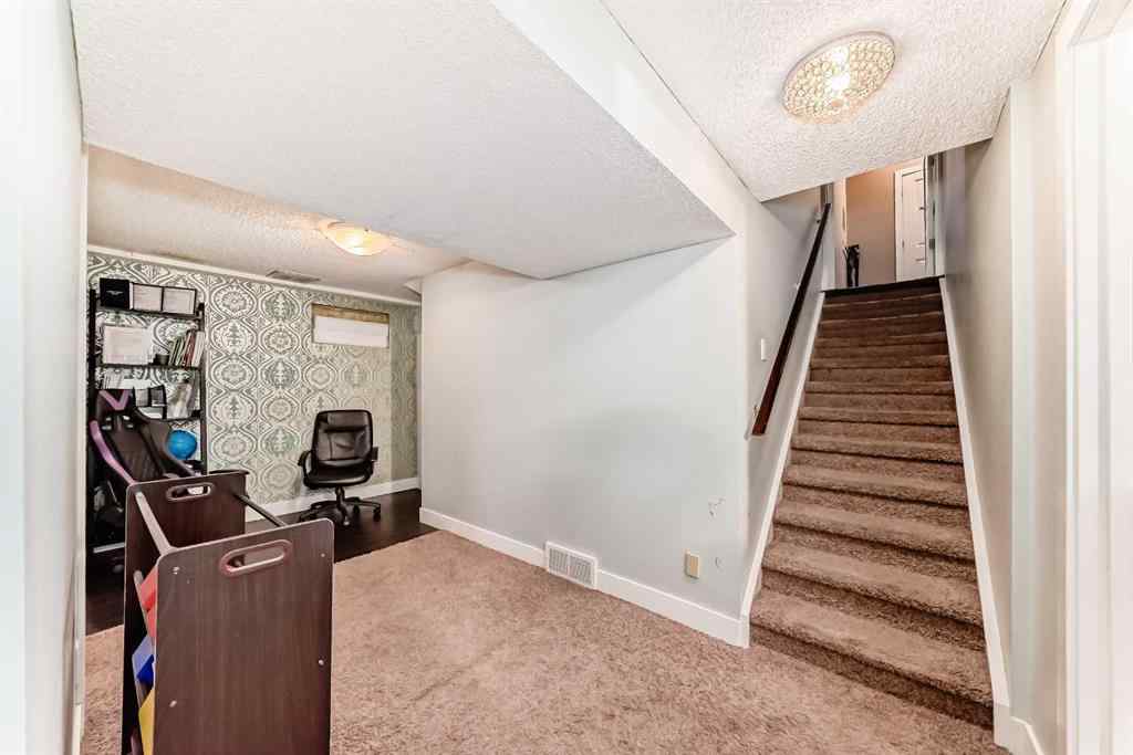 MLS® A2246502 - 36 Varsity Estates Court NW in Varsity Calgary, Residential