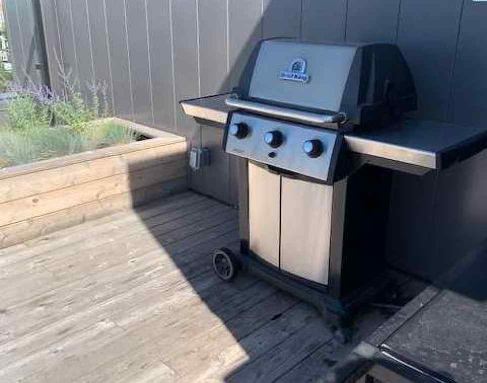 MLS® A2246509 - Unit #1005 123 4 Street NE in Crescent Heights Calgary, Residential