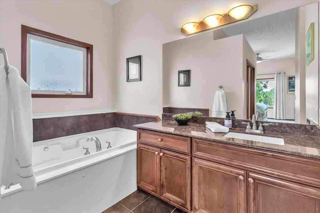 MLS® A2246513 - 147 Springmere Place  in Westmere Chestermere, Residential