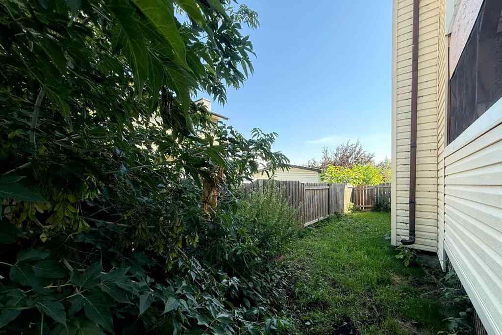 MLS® A2246522 - 103 Gardiner Place  in Grayling Terrace Fort McMurray, Residential