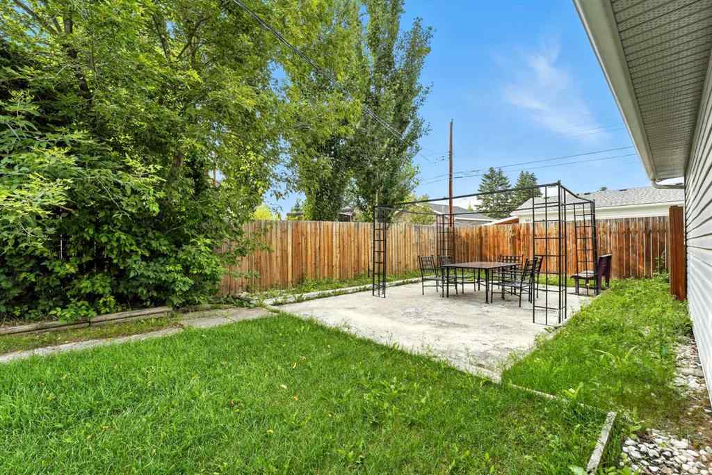 MLS® A2246525 - 284 Acadia Drive SE in Acadia Calgary, Residential