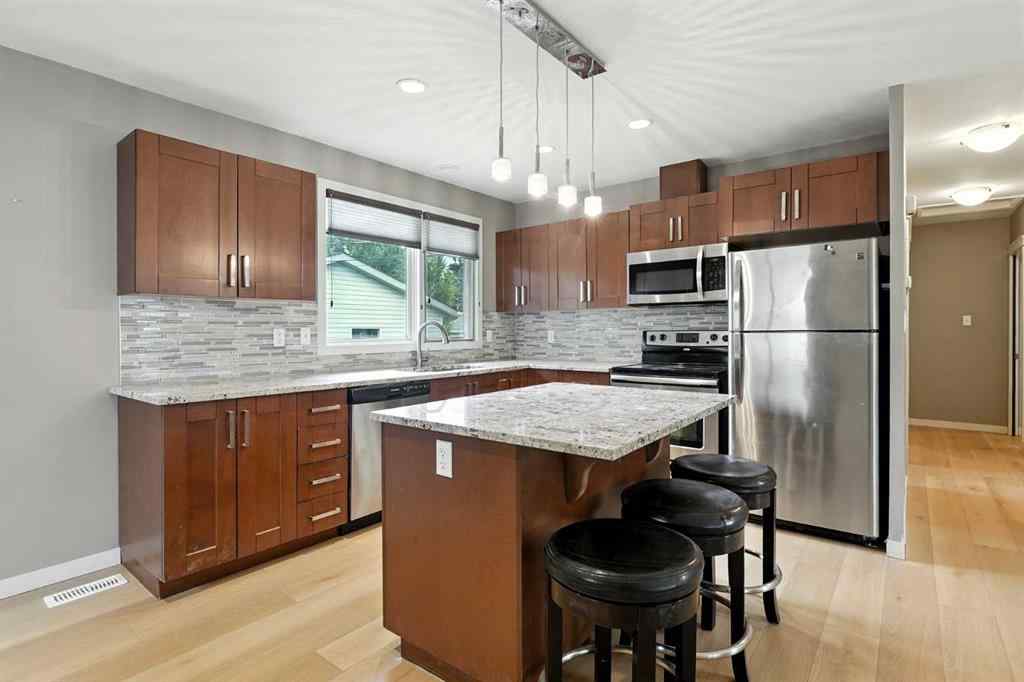 MLS® A2246525 - 284 Acadia Drive SE in Acadia Calgary, Residential
